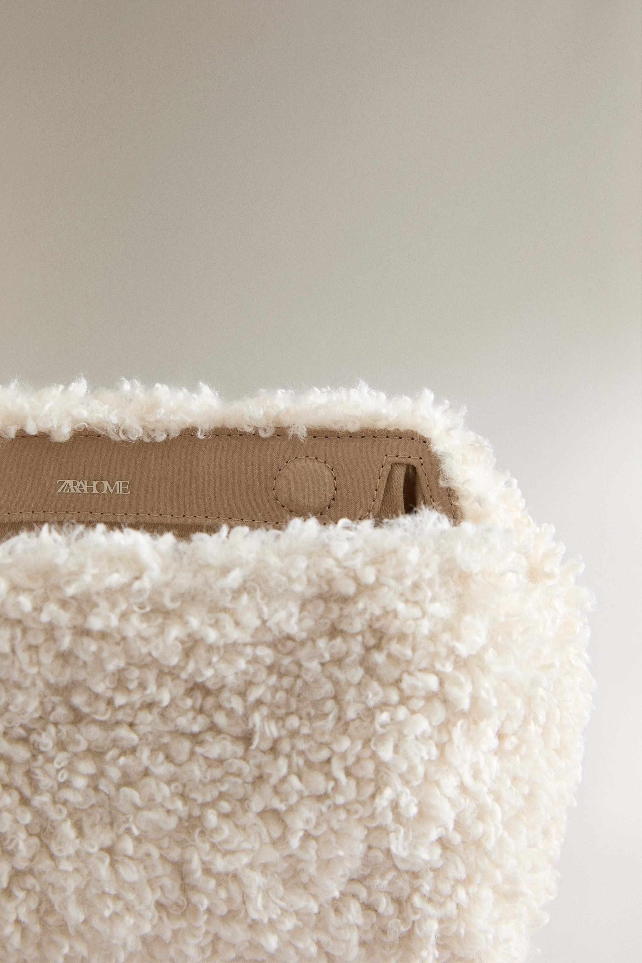 MEDIUM FAUX FUR MAKEUP BAG